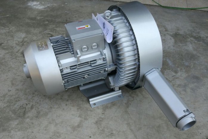 真空上料機(jī)用的羅茨風(fēng)機(jī)的優(yōu)缺點